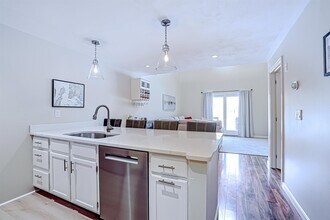 35 Montrose Dr in Stratham, NH - Building Photo - Building Photo