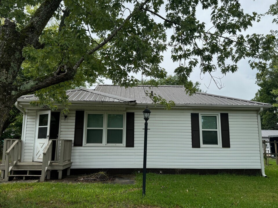 1205 Broadus Ave SE in Decatur, AL - Building Photo