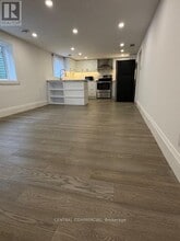 38 Child Dr in Aurora, ON - Building Photo - Building Photo