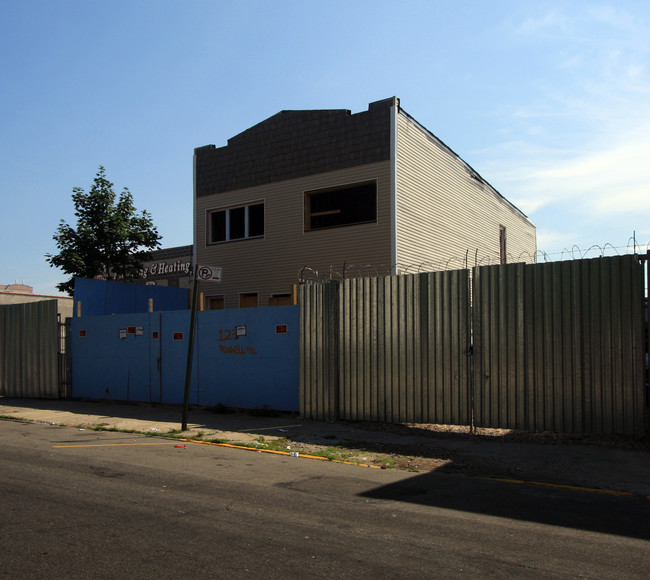 123 Powell St in Brooklyn, NY - Foto de edificio - Building Photo