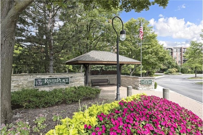 511 Aurora Ave-Unit -UNIT 118 in Naperville, IL - Building Photo - Building Photo