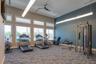 Green Oaks Apartments in Houston, TX - Building Photo - Interior Photo