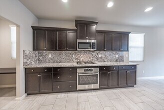 3555 Encino Ave in Clovis, CA - Building Photo - Building Photo