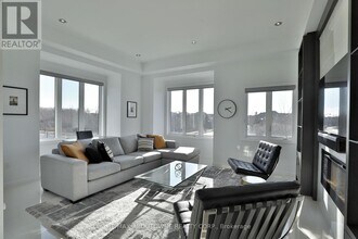 220 Vellwood Common in Oakville, ON - Building Photo - Building Photo