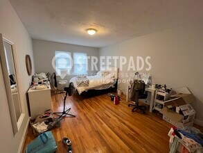 1139 Beacon St, Unit 3 in Brookline, MA - Building Photo - Building Photo