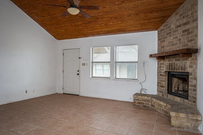 109 Joe Rice Dr in Del Rio, TX - Building Photo - Building Photo