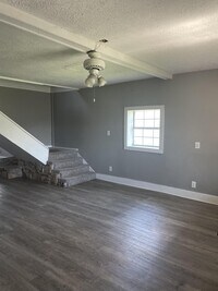 619 E Main St photo'