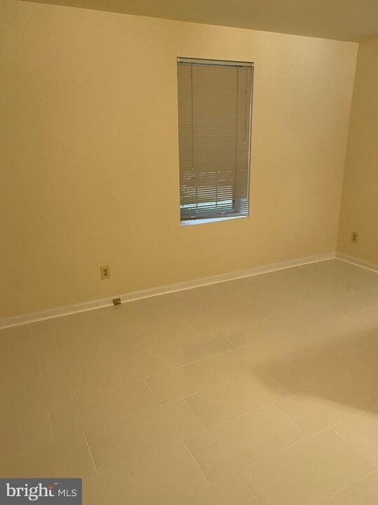 9006 Pickwick Village Terrace in Silver Spring, MD - Building Photo