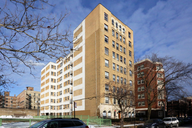 Lakeside Edgewater Neighborhood Apartments in Chicago, IL - Building Photo - Building Photo