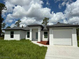 322 McArthur Blvd in Lehigh Acres, FL - Building Photo
