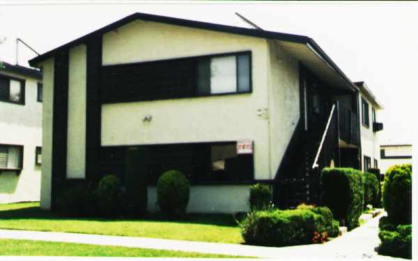 146-152 N Grandview Ave in Covina, CA - Building Photo - Building Photo