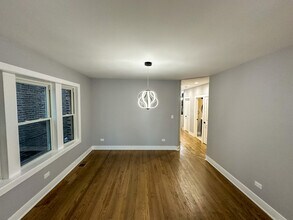 5224 W Roscoe St in Chicago, IL - Building Photo - Building Photo