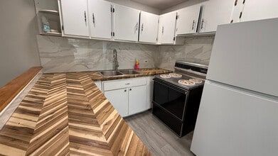 235 E Main St in St. Clairsville, OH - Building Photo - Building Photo