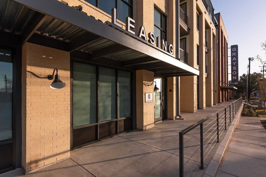 Residences at Grayson Heights in San Antonio, TX - Foto de edificio