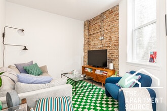 2745 W Division St, Unit 4F in Chicago, IL - Building Photo - Building Photo