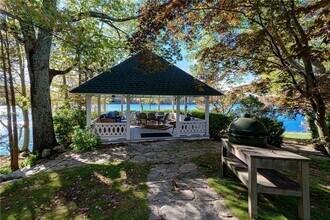 14 Woodlake Dr in Johnston, RI - Building Photo - Building Photo