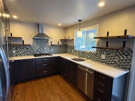 3918 S Ave in Anacortes, WA - Building Photo