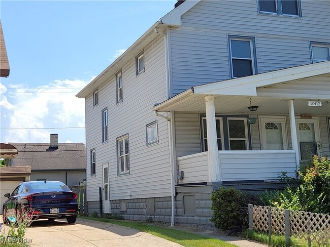 10118 Russell Ave in Garfield Heights, OH - Foto de edificio - Building Photo