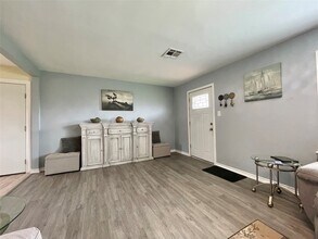 1116 Lake St in Clute, TX - Building Photo - Building Photo