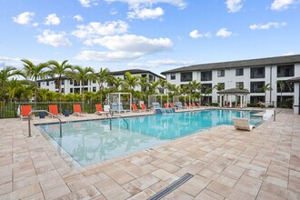 The Edge at Fort Myers in Ft. Myers, FL - Foto de edificio - Building Photo