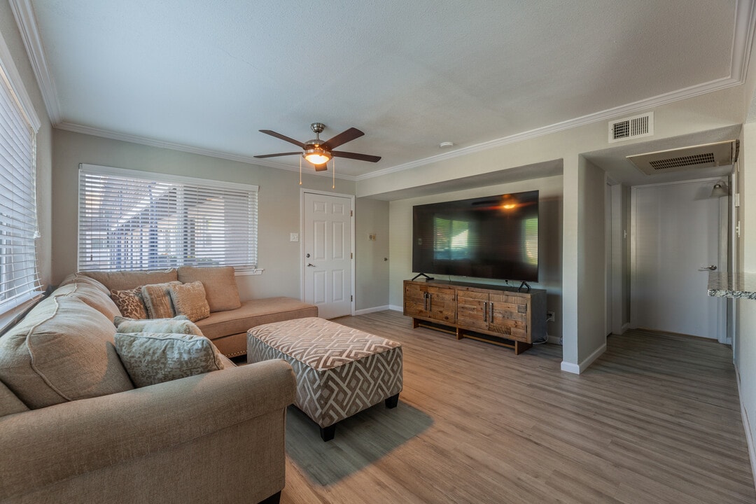 Metro @ 404 in Dallas, TX - Building Photo