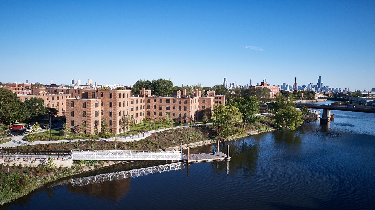 2751 N Hoyne Ave in Chicago, IL - Building Photo