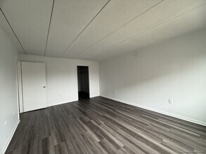 21 Hill Rd, Unit 4 in Belmont, MA - Building Photo - Building Photo