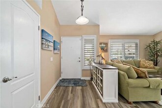 31141 Vía Gilberto in Temecula, CA - Foto de edificio - Building Photo