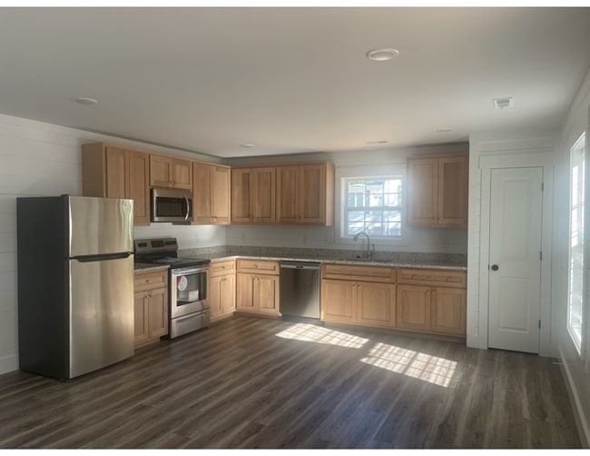 property at 121 N Henderson Ave
