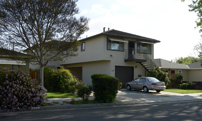 173 Wheeler Ave in Redwood City, CA - Foto de edificio - Building Photo