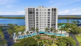 4183 Bay Beach Ln in Fort Myers Beach, FL - Building Photo