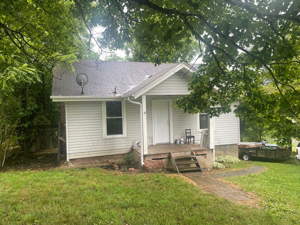 74 Sunset Cir in Canton, NC - Foto de edificio