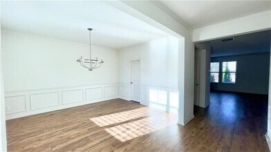 5406 Town Square Way in Flowery Branch, GA - Building Photo - Building Photo