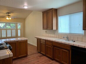 8011 Garryanna Dr in Citrus Heights, CA - Building Photo - Building Photo