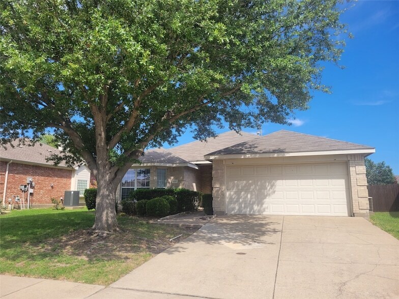 1537 Fairfield Dr in Forney, TX - Building Photo