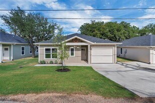 809 Branding Iron Trail in Granbury, TX - Building Photo