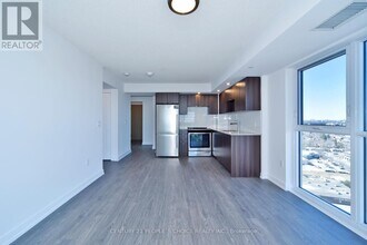 225 Village Green Square in Toronto, ON - Building Photo - Building Photo