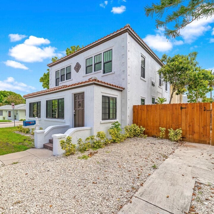 329 S Federal Hwy in Lake Worth Beach, FL - Building Photo