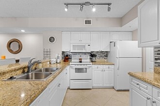 272 Village Blvd, Unit 7109 in Tequesta, FL - Building Photo - Building Photo