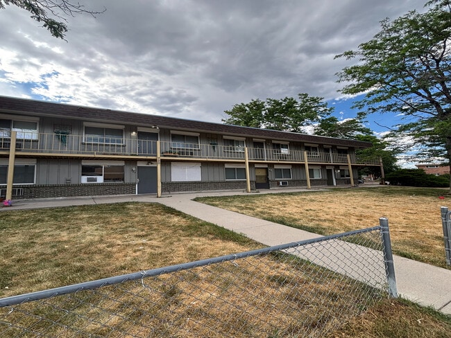 Copperwood Apartments in Lakewood, CO - Building Photo - Building Photo