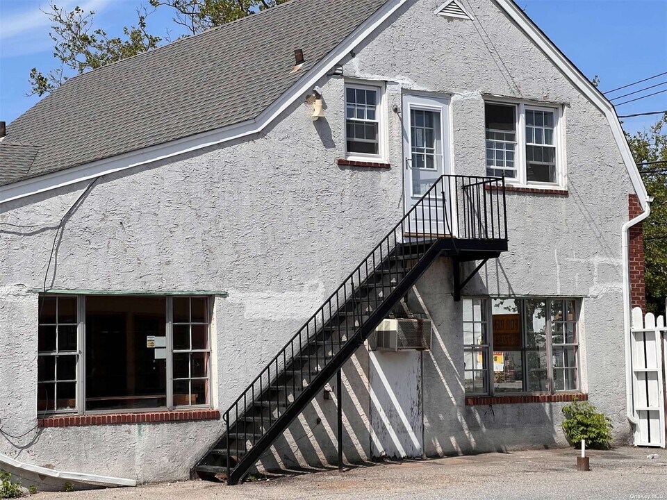 3256 Long Beach Rd in Oceanside, NY - Building Photo