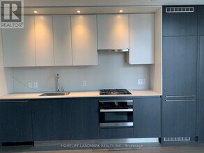 81 Wellesley St E in Toronto, ON - Building Photo - Building Photo