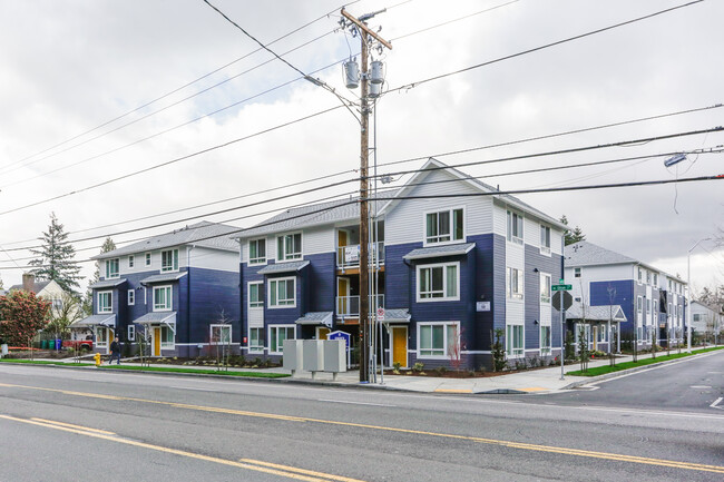 14708 NE Glisan St in Portland, OR - Foto de edificio - Building Photo