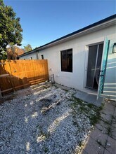 1116 NE 15th Ave-Unit -1-2 in Fort Lauderdale, FL - Building Photo - Building Photo