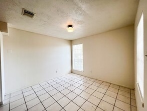 709 Ruth Ct in Navasota, TX - Building Photo - Building Photo