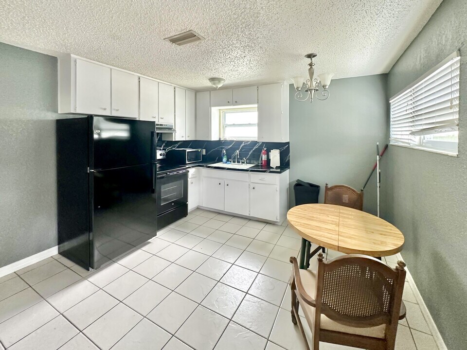 5839 Sun Glo Ave in Port Richey, FL - Building Photo