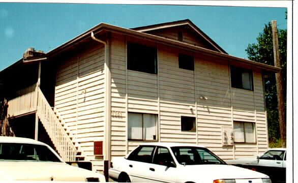 1101 S Woodlawn St in Tacoma, WA - Building Photo