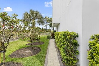 4240 NW 17th Ave in Boca Raton, FL - Building Photo - Building Photo