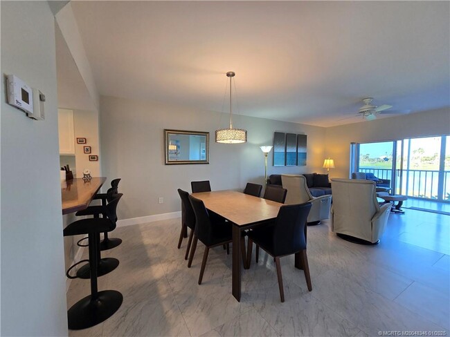 185 NE Edgewater Dr in Stuart, FL - Building Photo - Building Photo