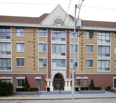 211 Randolph Rd in Toronto, ON - Building Photo